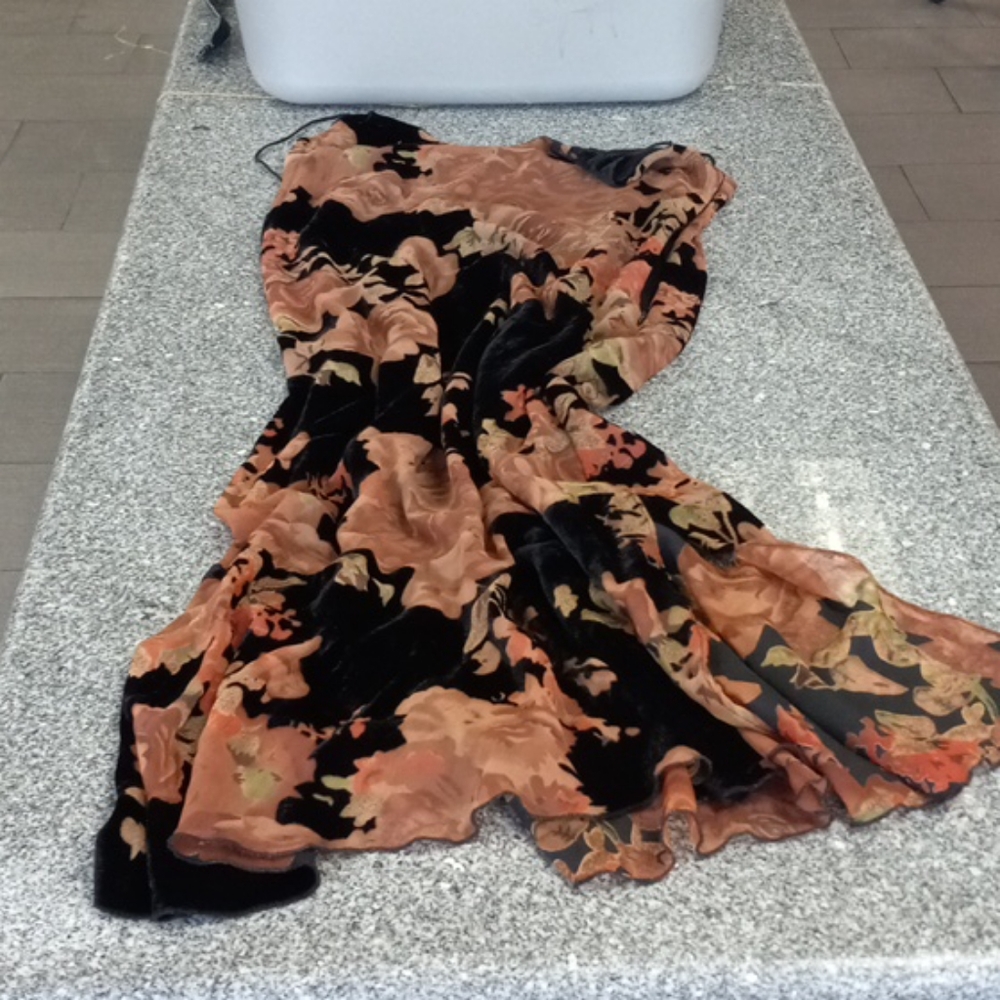 Long velour pattern dress